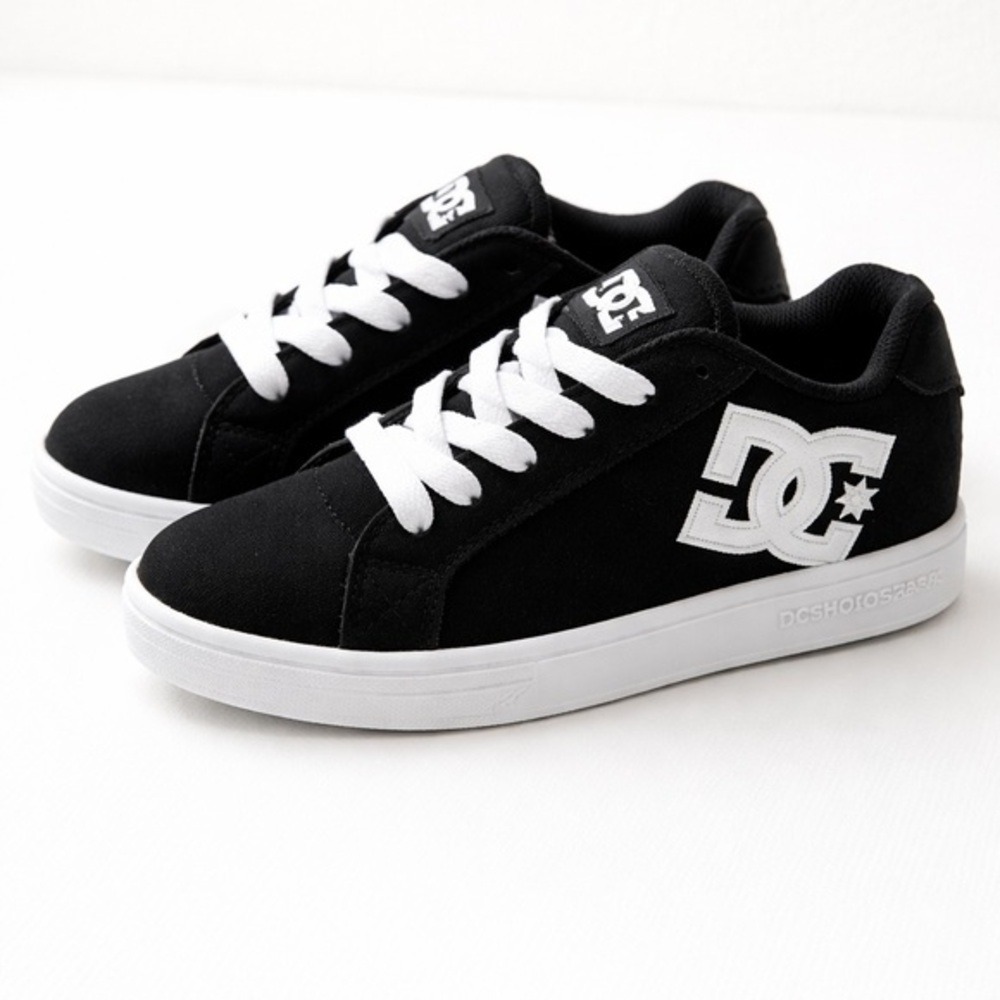 DC Court Low Kids Skate Shoes Black White Youth Size 1 NWT